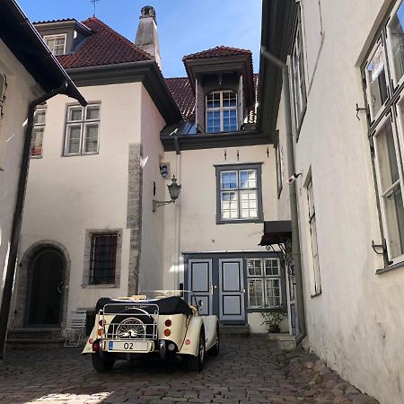 Old Bishop'S House Apartment Tallinn Bagian luar foto