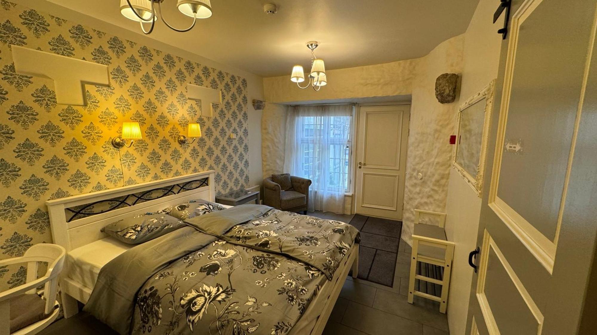 Old Bishop'S House Apartment Tallinn Bagian luar foto