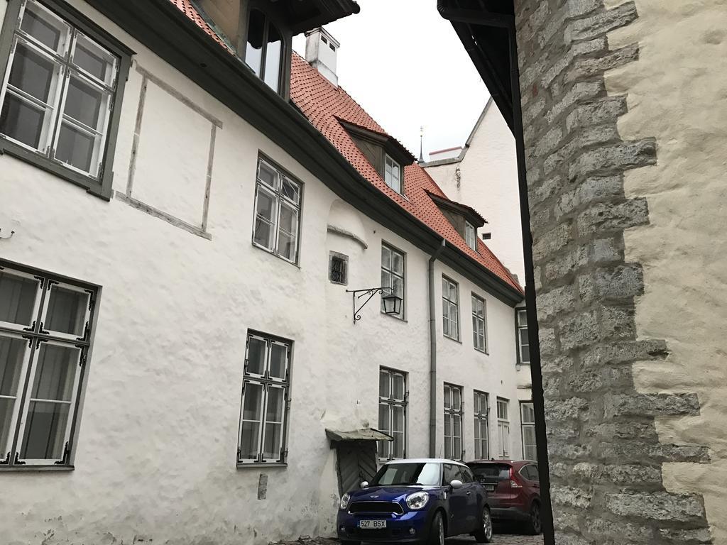 Old Bishop'S House Apartment Tallinn Bagian luar foto