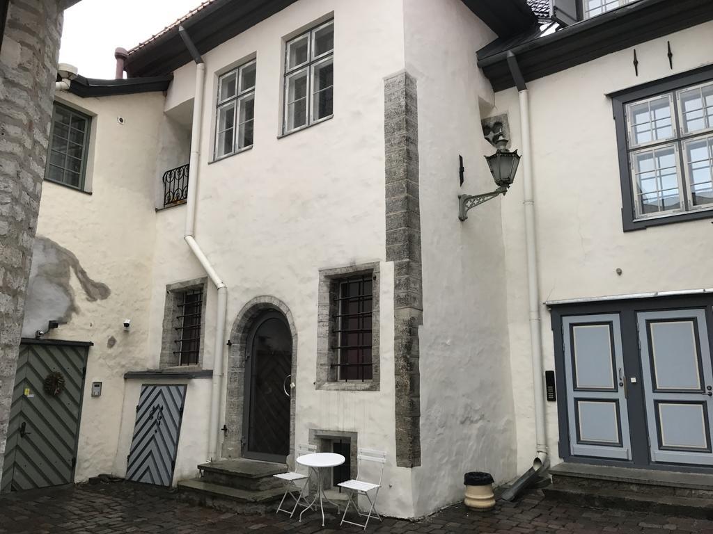 Old Bishop'S House Apartment Tallinn Bagian luar foto