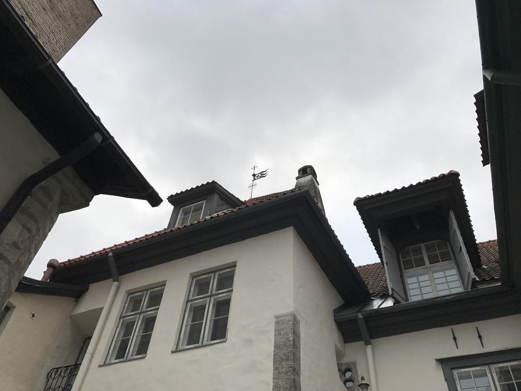 Old Bishop'S House Apartment Tallinn Bagian luar foto