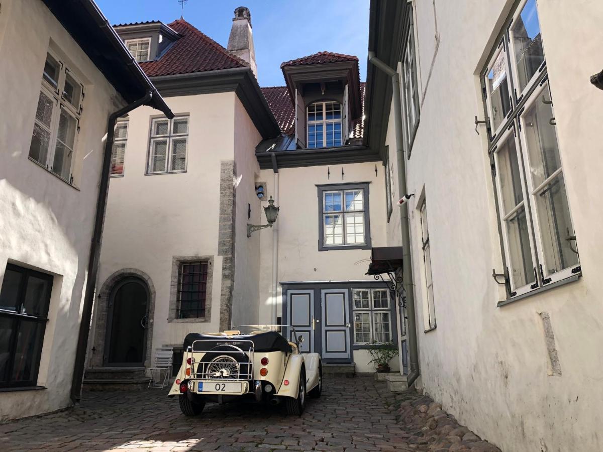 Old Bishop'S House Apartment Tallinn Bagian luar foto